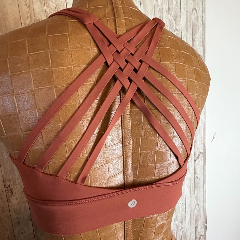 Savvi Moisture-Wicking 'Sun' Sports Bra - Picture 4 of 6